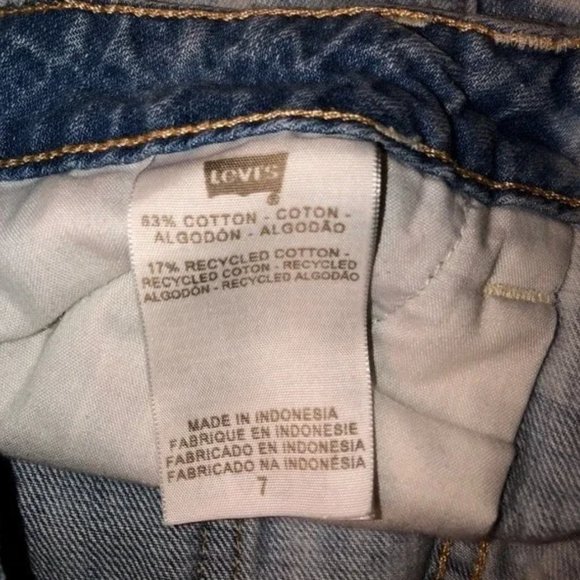 EUC Levi's Stone Washed Denim Shorts - Picture 4 of 4